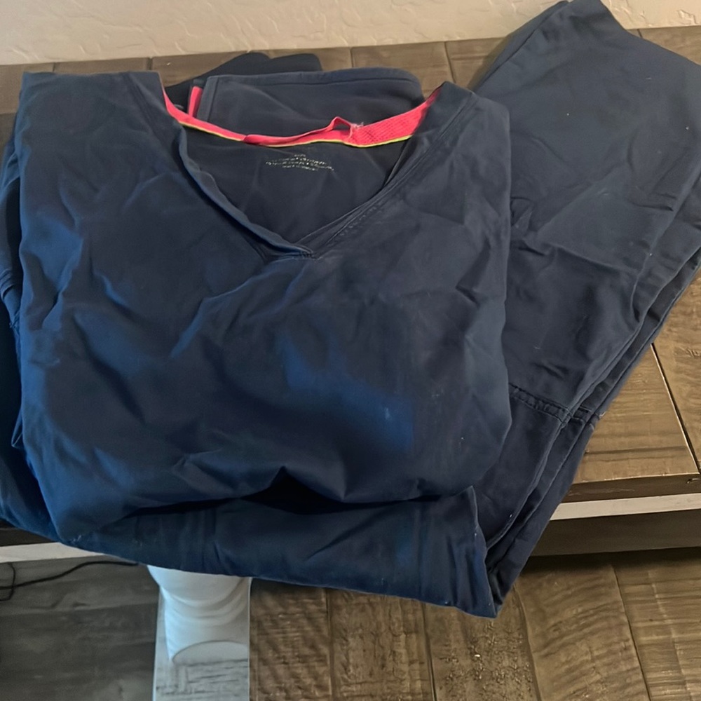 Navy blue beyond scrubs brand. Size too 3x bottom cliff